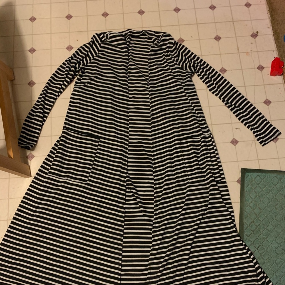 Clearing closet sale! Black and white Sarah